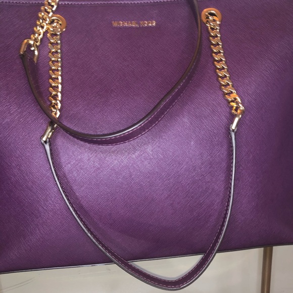 SOLD!! Michael Kors Tote - Picture 3 of 8